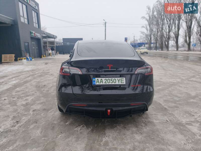 Внедорожник / Кроссовер Tesla Model Y 2021 в Киеве
