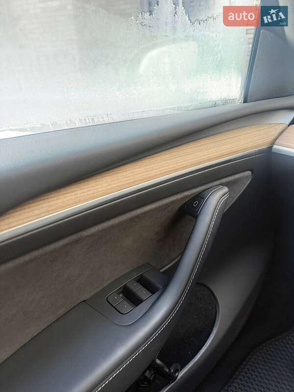 Позашляховик / Кросовер Tesla Model Y 2023 в Києві