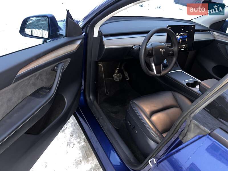 Внедорожник / Кроссовер Tesla Model Y 2024 в Киеве