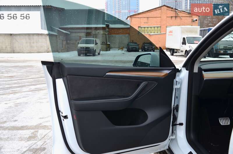 Позашляховик / Кросовер Tesla Model Y 2022 в Києві фото 21 Позашляховик / Кросовер Tesla Model Y 2022 в Києві