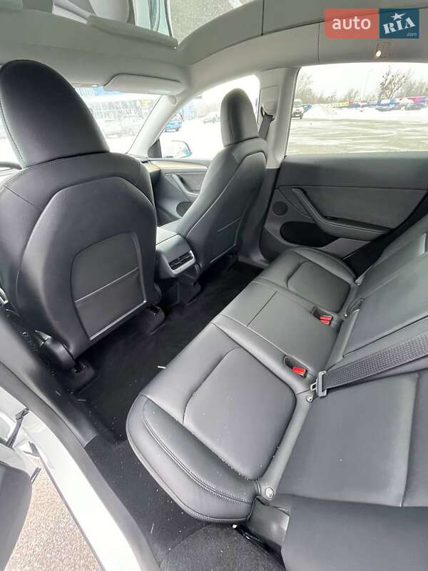 Внедорожник / Кроссовер Tesla Model Y 2024 в Киеве