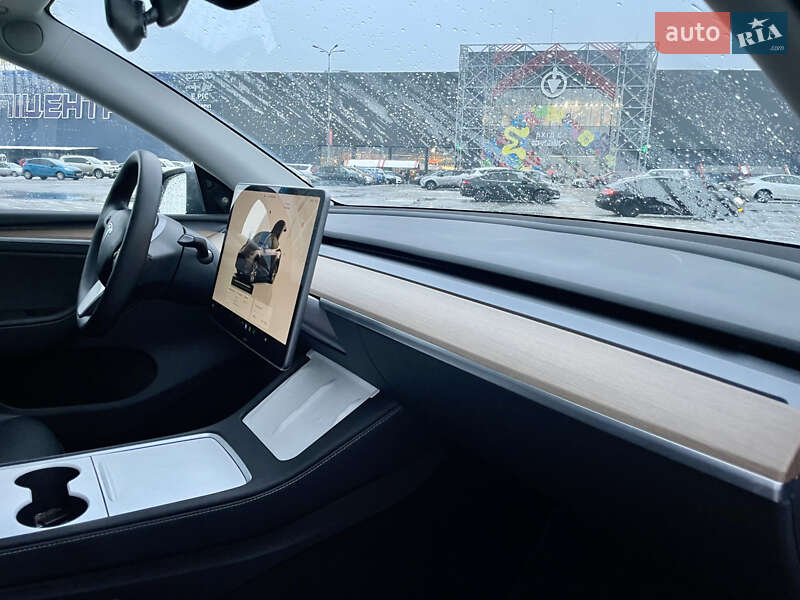 Внедорожник / Кроссовер Tesla Model Y 2023 в Киеве