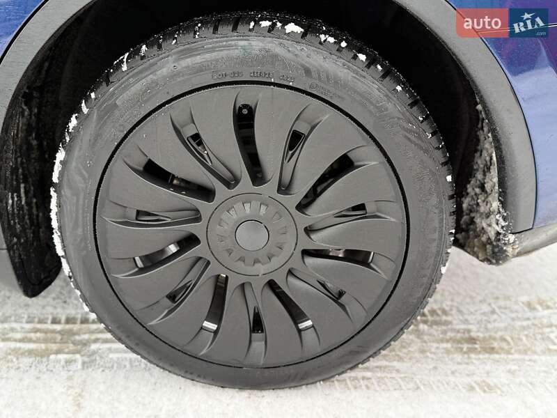 Позашляховик / Кросовер Tesla Model Y 2023 в Києві