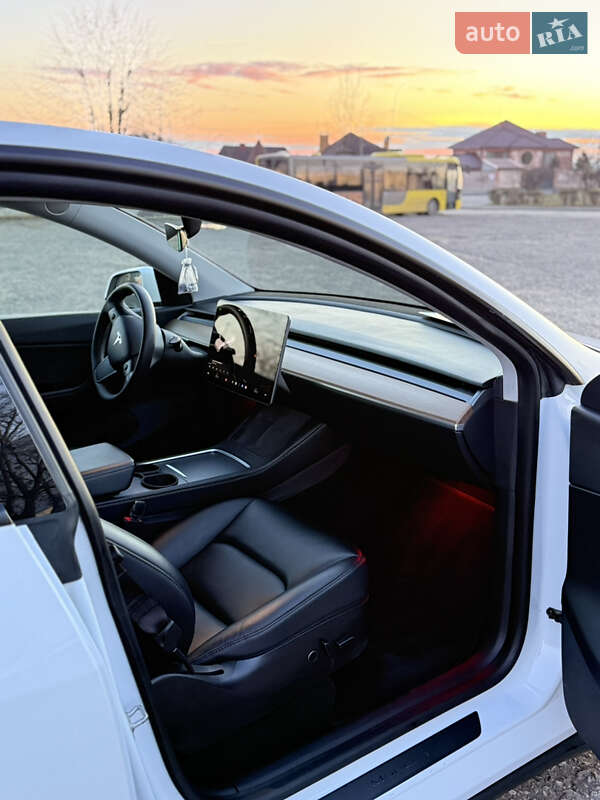 Позашляховик / Кросовер Tesla Model Y 2021 в Ужгороді