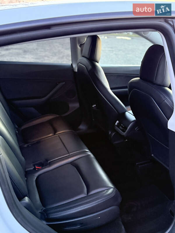 Позашляховик / Кросовер Tesla Model Y 2021 в Ужгороді