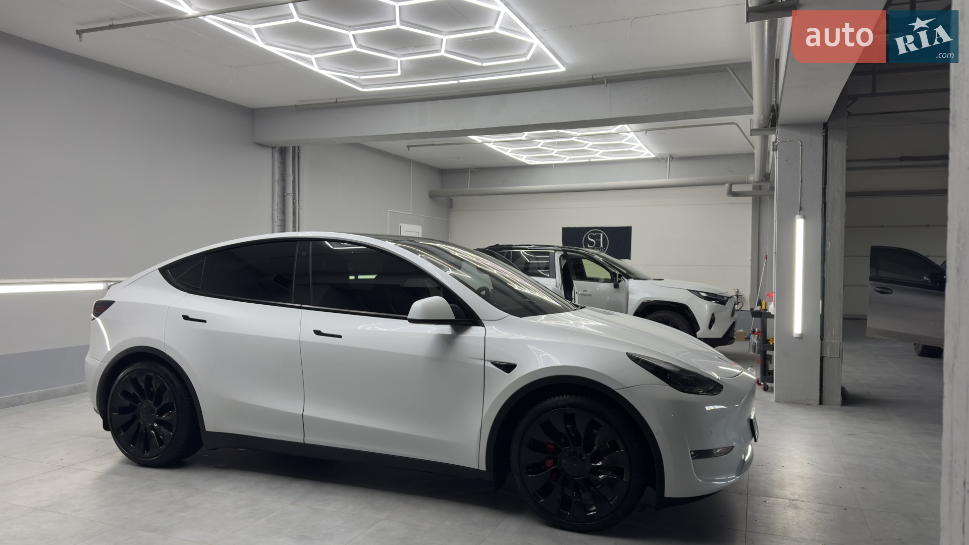 2022 Tesla Model Y - мініатюра 3