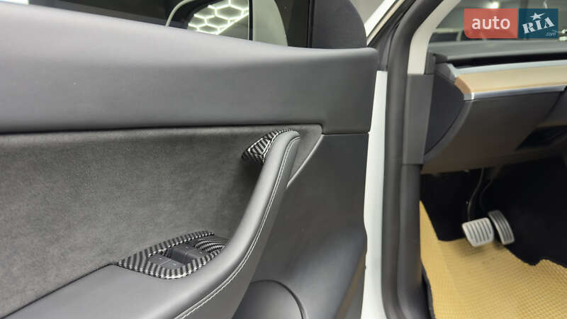 Позашляховик / Кросовер Tesla Model Y 2022 в Дніпрі