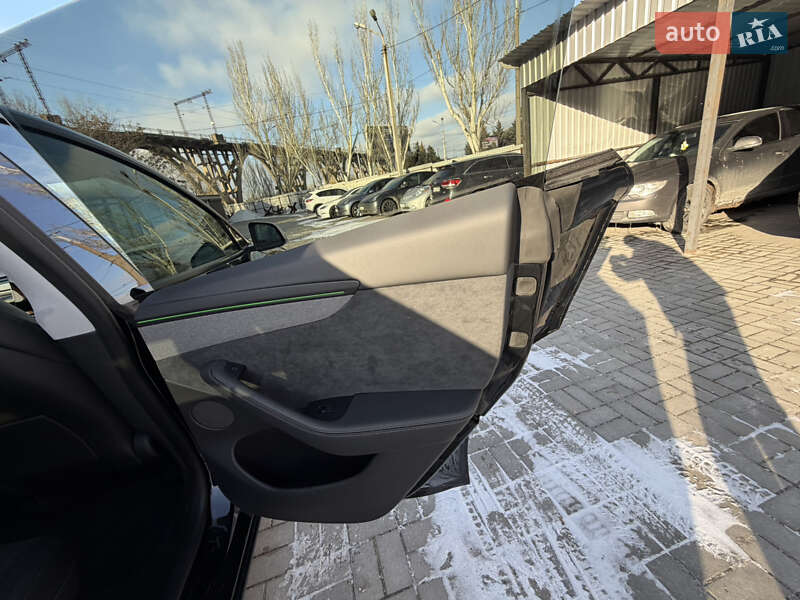 Позашляховик / Кросовер Tesla Model Y 2025 в Дніпрі