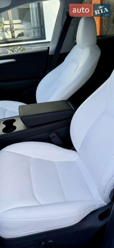 Внедорожник / Кроссовер Tesla Model Y 2024 в Днепре