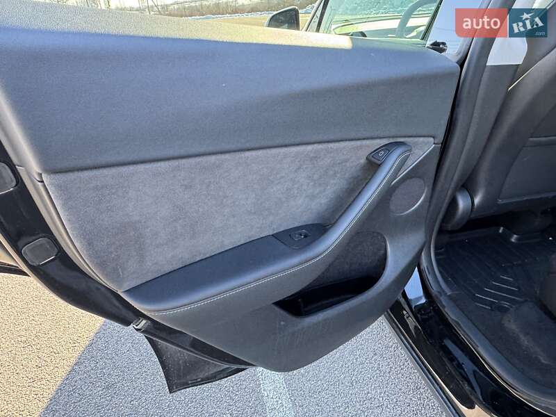 Позашляховик / Кросовер Tesla Model Y 2023 в Рівному фото 14 Позашляховик / Кросовер Tesla Model Y 2023 в Рівному
