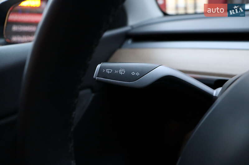 Позашляховик / Кросовер Tesla Model Y 2022 в Львові