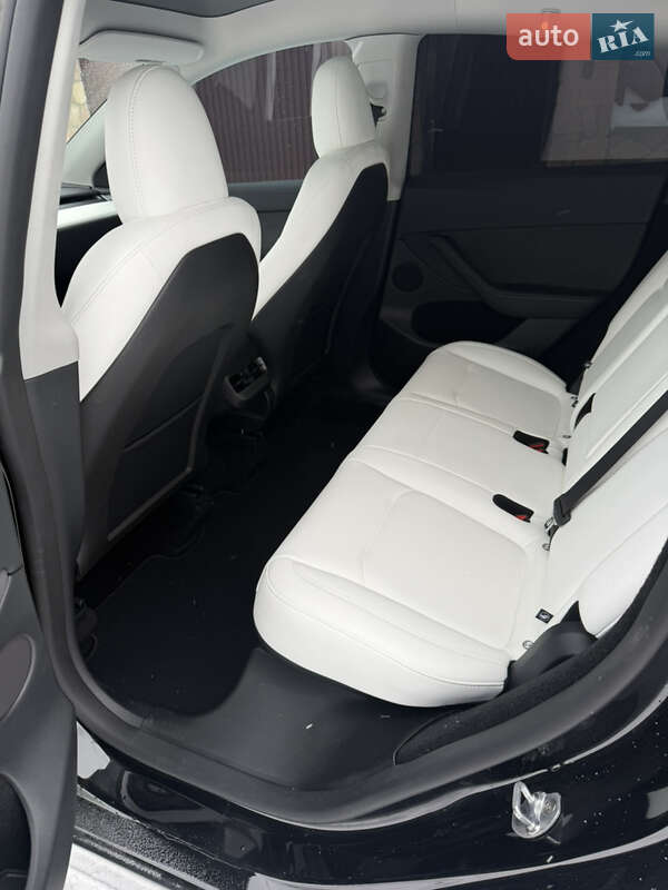 Позашляховик / Кросовер Tesla Model Y 2024 в Києві