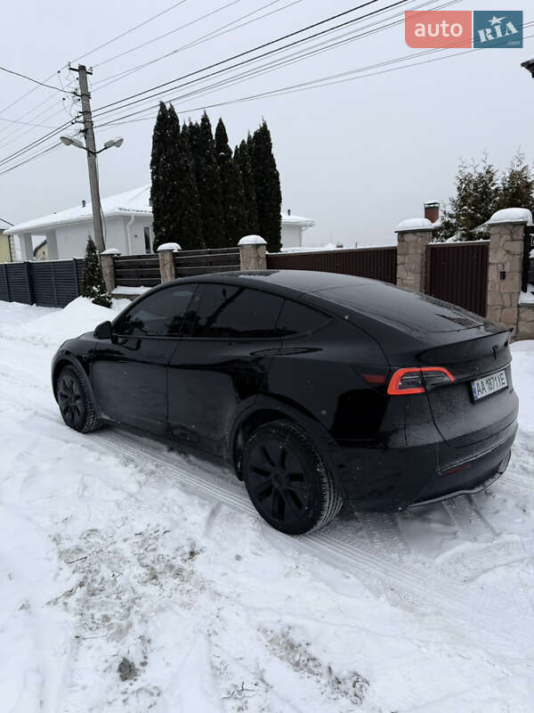 Позашляховик / Кросовер Tesla Model Y 2024 в Києві