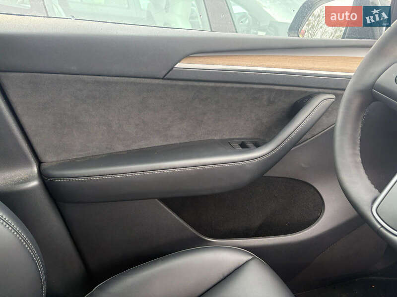 Позашляховик / Кросовер Tesla Model Y 2022 в Рівному фото 20 Позашляховик / Кросовер Tesla Model Y 2022 в Рівному