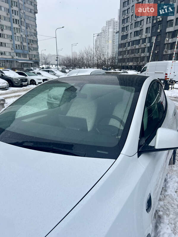 Внедорожник / Кроссовер Tesla Model Y 2023 в Киеве