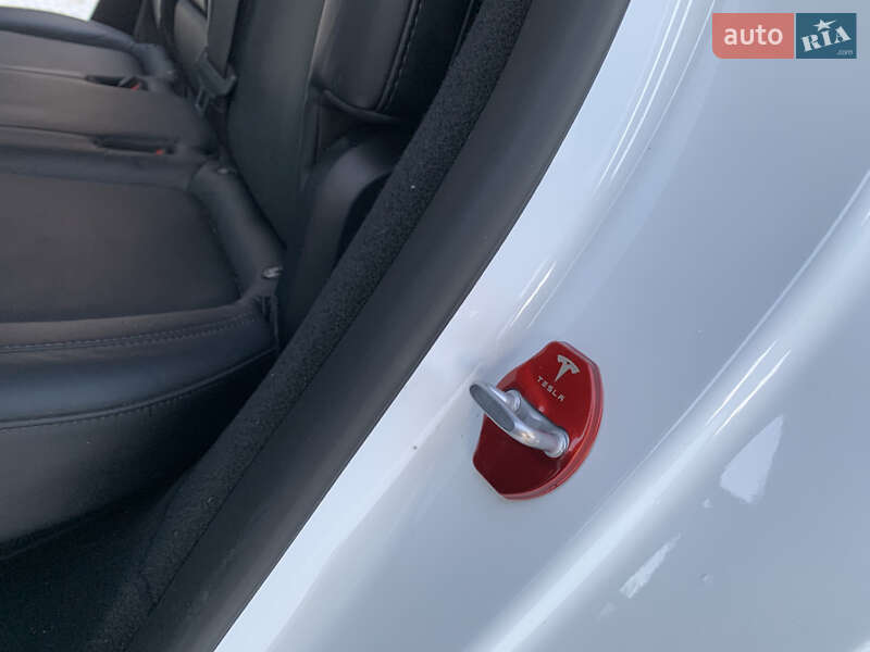 Внедорожник / Кроссовер Tesla Model Y 2023 в Киеве