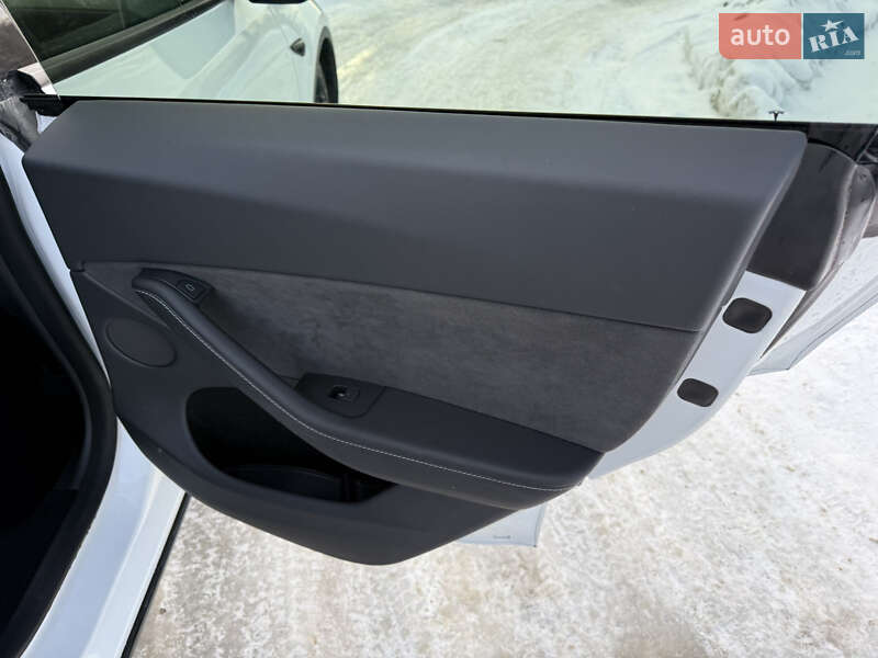 Позашляховик / Кросовер Tesla Model Y 2023 в Львові