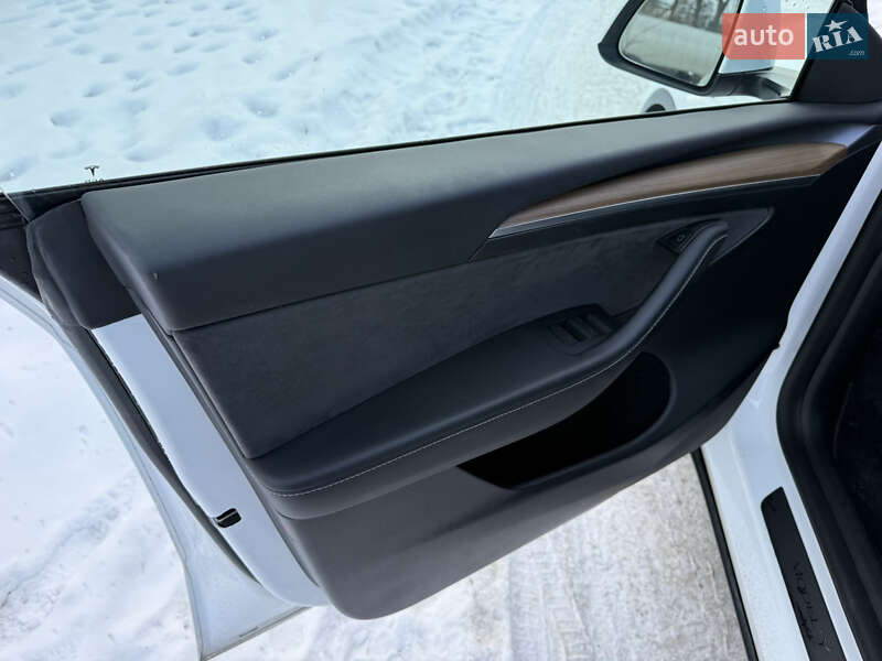 Позашляховик / Кросовер Tesla Model Y 2023 в Львові