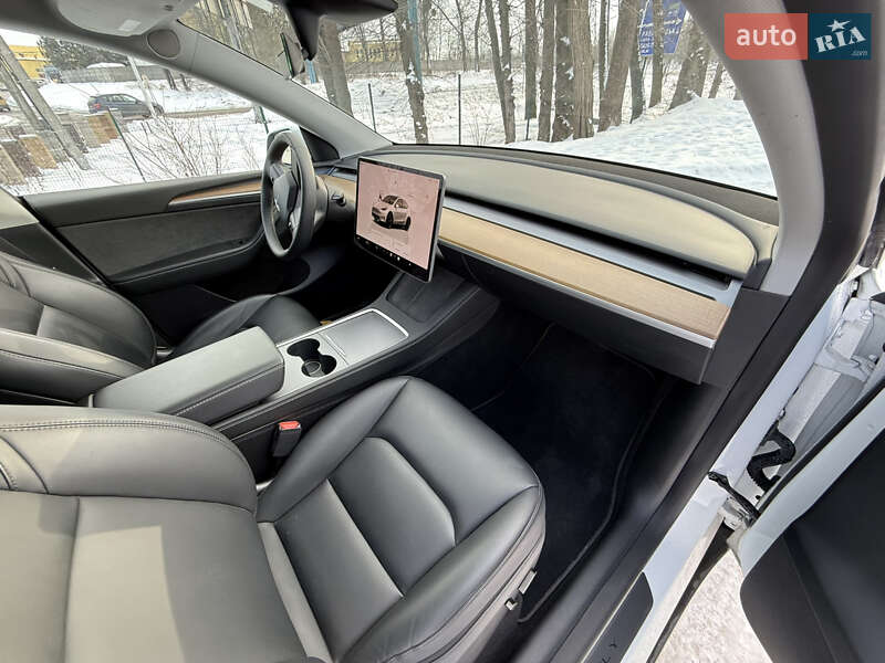 Позашляховик / Кросовер Tesla Model Y 2023 в Львові