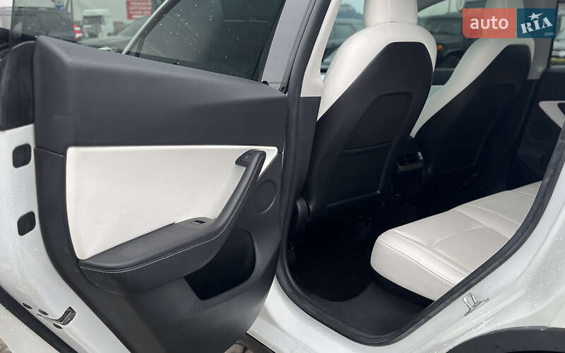 Позашляховик / Кросовер Tesla Model Y 2021 в Мукачевому