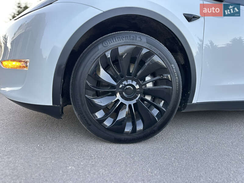 Позашляховик / Кросовер Tesla Model Y 2023 в Тернополі