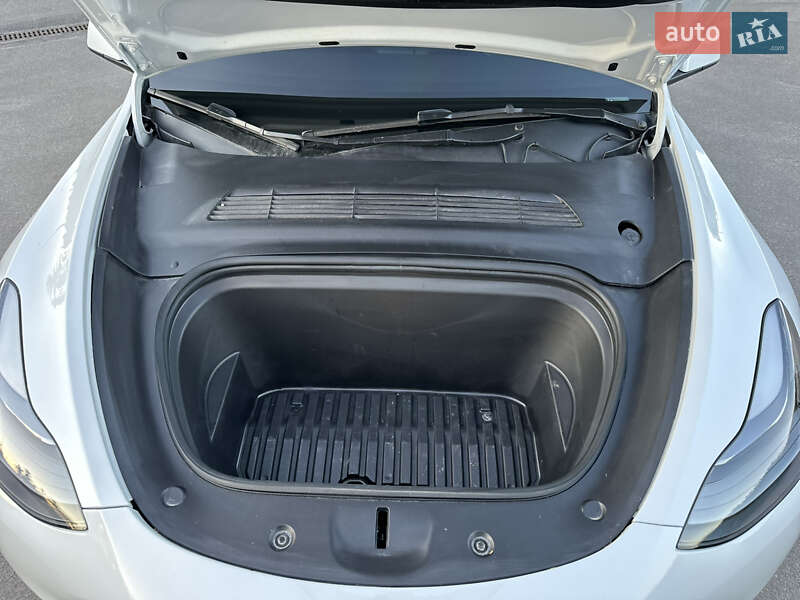 Позашляховик / Кросовер Tesla Model Y 2023 в Тернополі