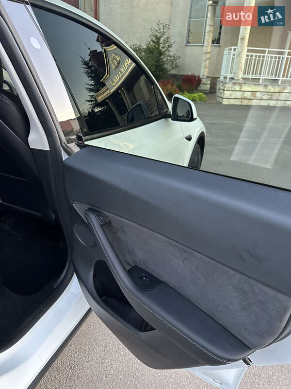 Позашляховик / Кросовер Tesla Model Y 2023 в Тернополі