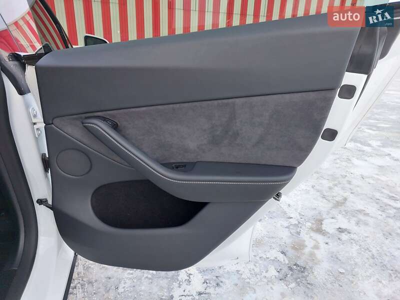 Позашляховик / Кросовер Tesla Model Y 2025 в Харкові