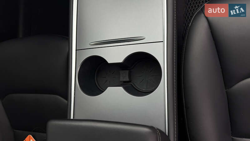 Внедорожник / Кроссовер Tesla Model Y 2022 в Гатном фото 17 Внедорожник / Кроссовер Tesla Model Y 2022 в Гатном