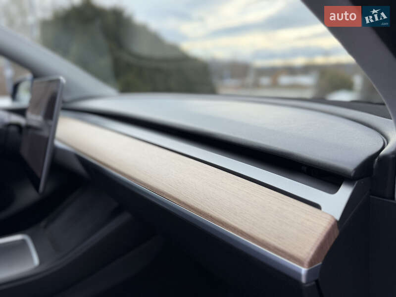 Внедорожник / Кроссовер Tesla Model Y 2021 в Дрогобыче