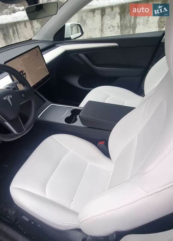 Внедорожник / Кроссовер Tesla Model Y 2023 в Киеве