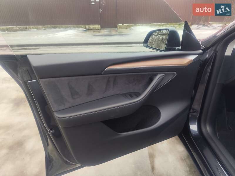 Позашляховик / Кросовер Tesla Model Y 2024 в Черкасах фото 17 Позашляховик / Кросовер Tesla Model Y 2024 в Черкасах