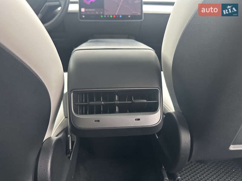 Позашляховик / Кросовер Tesla Model Y 2021 в Ірпені