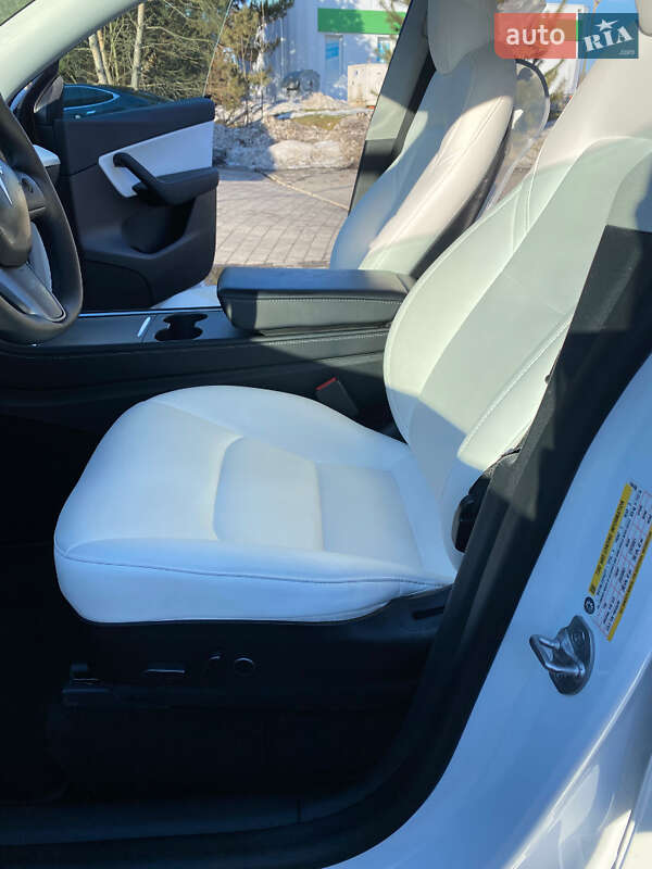 Внедорожник / Кроссовер Tesla Model Y 2021 в Львове