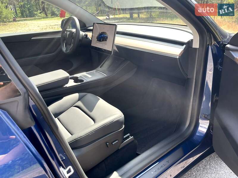 Внедорожник / Кроссовер Tesla Model Y 2024 в Киеве