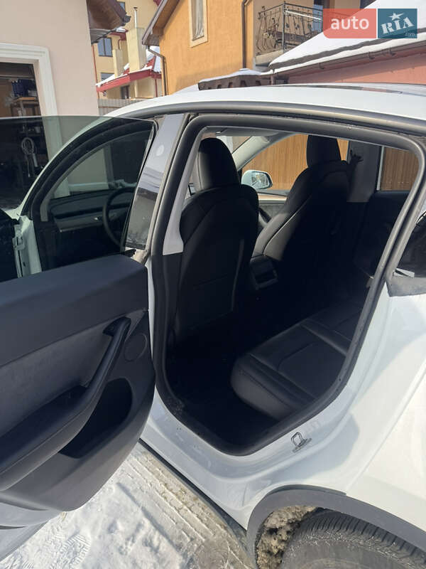 Позашляховик / Кросовер Tesla Model Y 2024 в Львові фото 10 Позашляховик / Кросовер Tesla Model Y 2024 в Львові