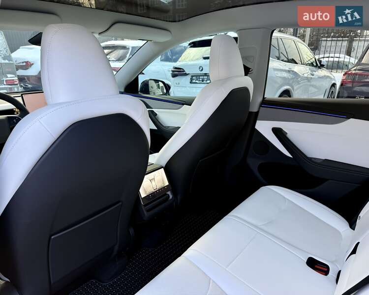 Позашляховик / Кросовер Tesla Model Y 2025 в Києві фото 18 Позашляховик / Кросовер Tesla Model Y 2025 в Києві