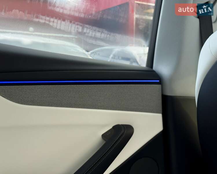 Позашляховик / Кросовер Tesla Model Y 2025 в Києві фото 37 Позашляховик / Кросовер Tesla Model Y 2025 в Києві