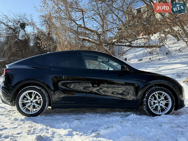 Позашляховик / Кросовер Tesla Model Y 2023 в Києві фото 13 Позашляховик / Кросовер Tesla Model Y 2023 в Києві