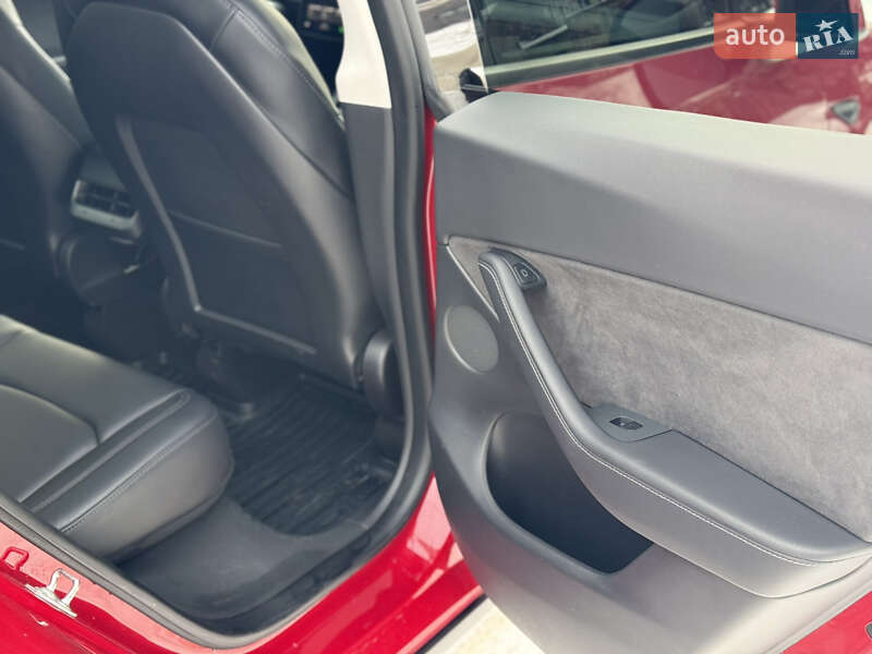 Позашляховик / Кросовер Tesla Model Y 2021 в Києві фото 19 Позашляховик / Кросовер Tesla Model Y 2021 в Києві