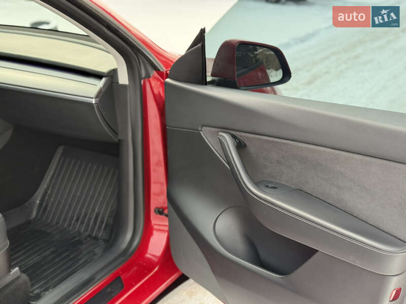 Позашляховик / Кросовер Tesla Model Y 2021 в Києві фото 24 Позашляховик / Кросовер Tesla Model Y 2021 в Києві