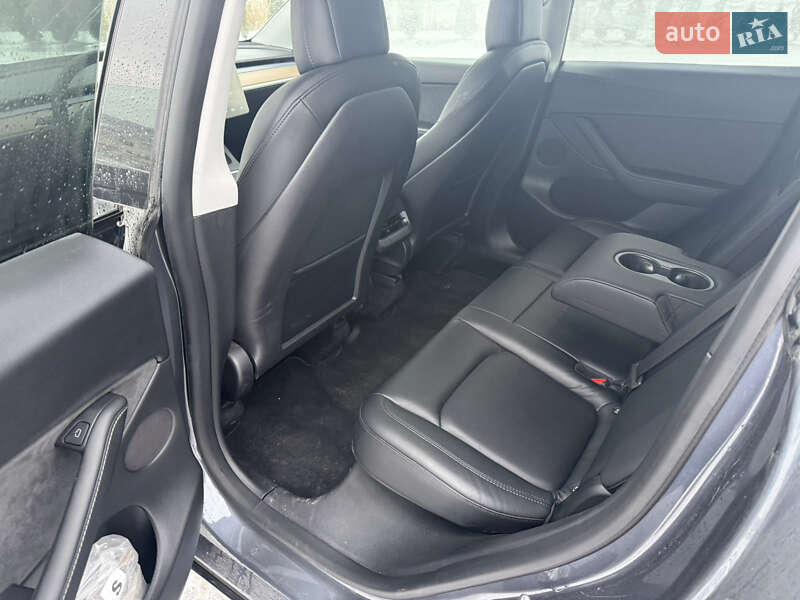 Позашляховик / Кросовер Tesla Model Y 2021 в Золочеві