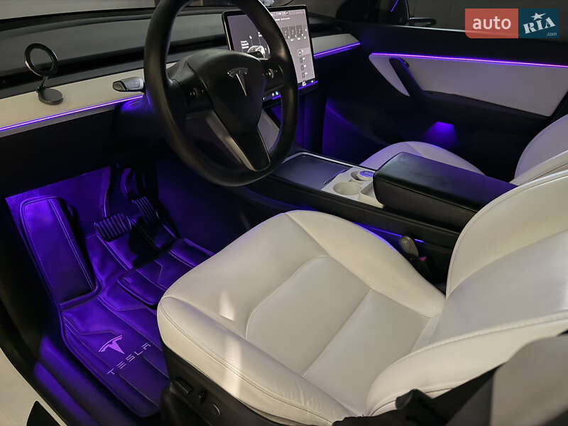 Внедорожник / Кроссовер Tesla Model Y 2021 в Львове