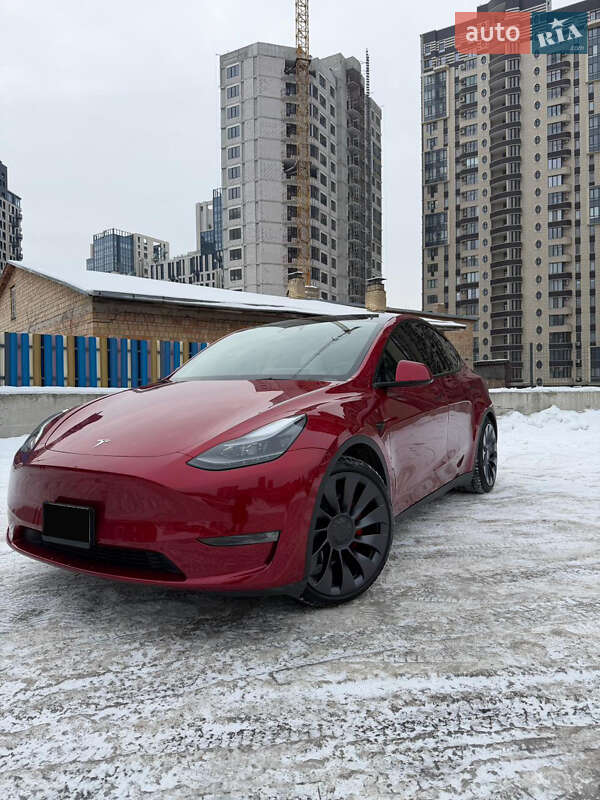 Tesla Model Y 2024