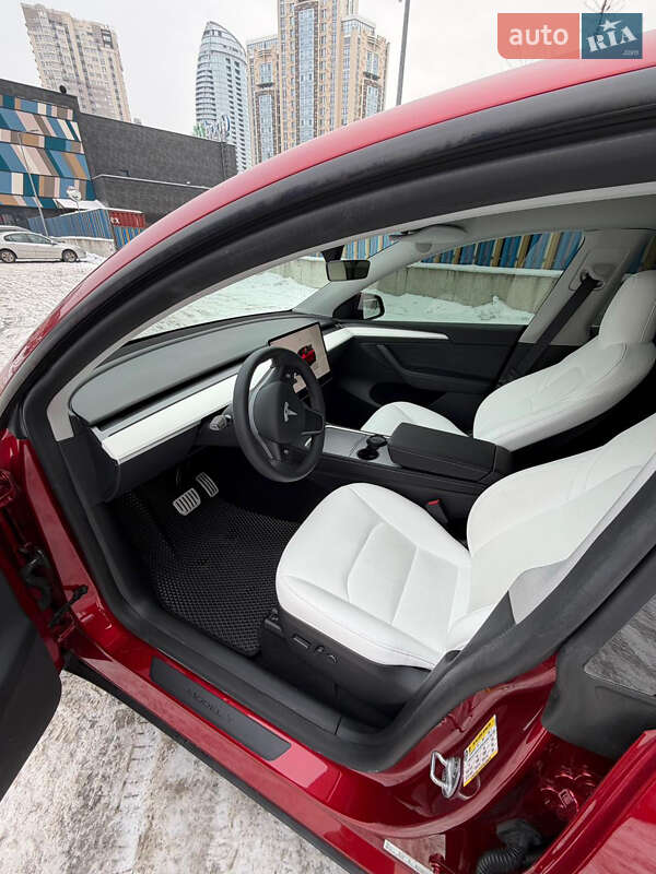 Позашляховик / Кросовер Tesla Model Y 2024 в Києві