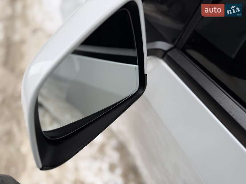 Внедорожник / Кроссовер Tesla Model Y 2024 в Киеве