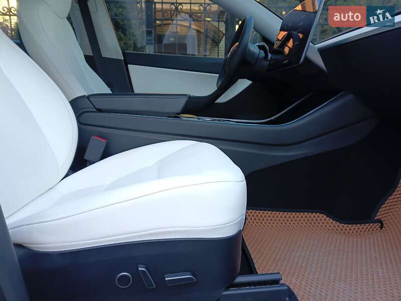 Позашляховик / Кросовер Tesla Model Y 2021 в Запоріжжі