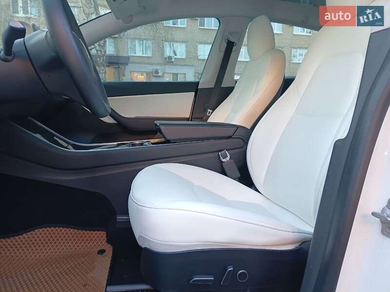 Позашляховик / Кросовер Tesla Model Y 2021 в Запоріжжі