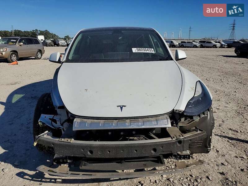 Позашляховик / Кросовер Tesla Model Y 2023 в Чернівцях