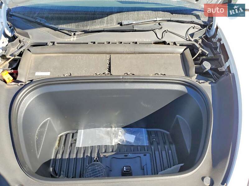 Позашляховик / Кросовер Tesla Model Y 2023 в Чернівцях